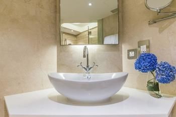 Hotel-Pravo-Hong-Kong-Bathroom