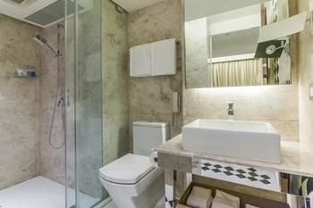 Hotel-Pravo-Hong-Kong-Bathroom