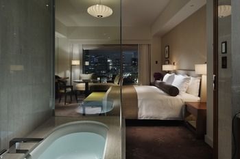 Deep Soaking Bathtub
