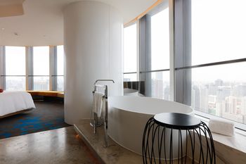 Deep Soaking Bathtub