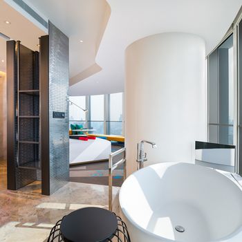 Deep Soaking Bathtub