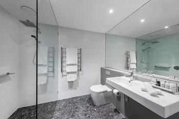 Hotel-Grand-Chancellor-Brisbane-Bathroom