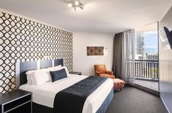 Hotel-Grand-Chancellor-Brisbane-Guest-Room