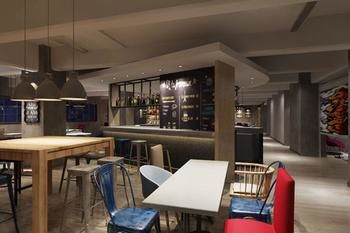 Hotel Bar