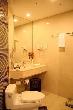 Deep Soaking Bathtub