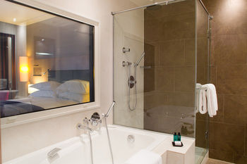 Deep Soaking Bathtub