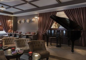 Hotel Bar