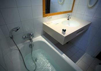 Deep Soaking Bathtub