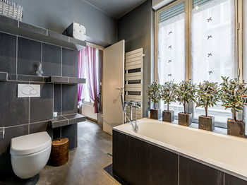 Deep Soaking Bathtub