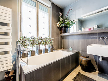 Deep Soaking Bathtub