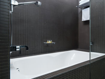 Deep Soaking Bathtub