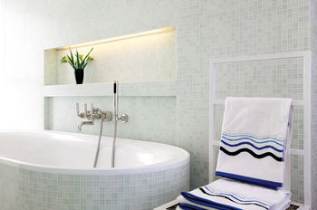 Deep Soaking Bathtub