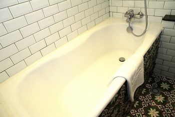 Deep Soaking Bathtub