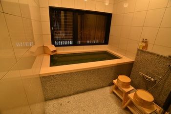 Deep Soaking Bathtub