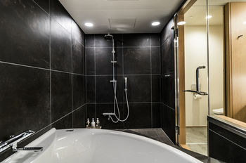 Deep Soaking Bathtub