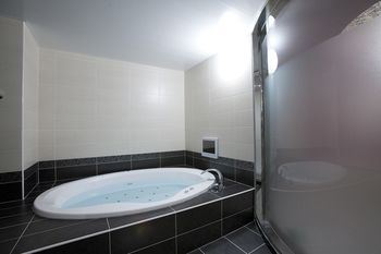 Jetted Tub