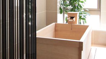 Deep Soaking Bathtub