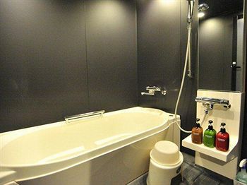 Deep Soaking Bathtub