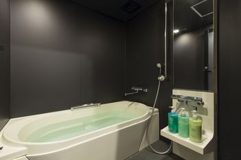 Deep Soaking Bathtub