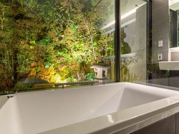 Deep Soaking Bathtub
