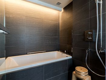 Deep Soaking Bathtub