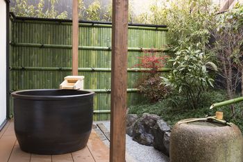 Deep Soaking Bathtub