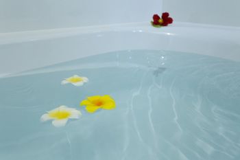 Deep Soaking Bathtub