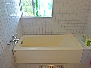 Deep Soaking Bathtub