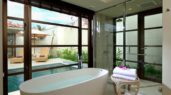 Deep Soaking Bathtub