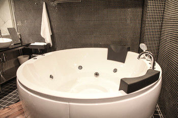 Jetted Tub