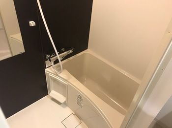 Deep Soaking Bathtub