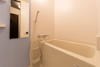 Deep Soaking Bathtub