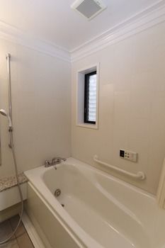 Deep Soaking Bathtub