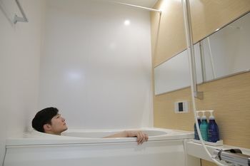 Deep Soaking Bathtub