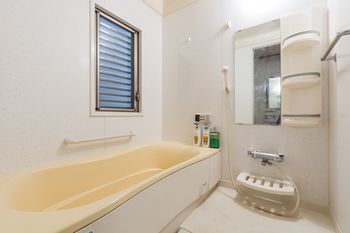 Deep Soaking Bathtub