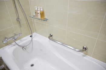 Deep Soaking Bathtub