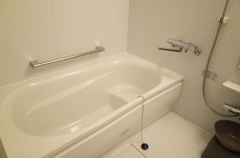 Deep Soaking Bathtub