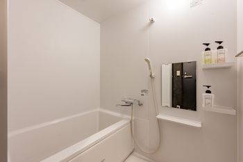 Deep Soaking Bathtub