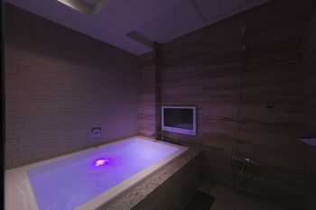 Jetted Tub