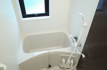 Deep Soaking Bathtub