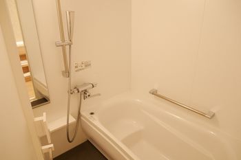 Deep Soaking Bathtub