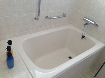 Deep Soaking Bathtub