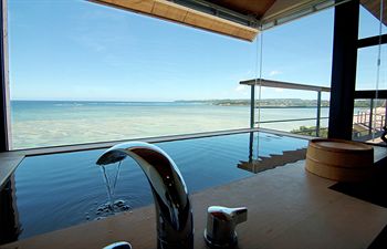 Deep Soaking Bathtub