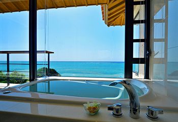 Deep Soaking Bathtub