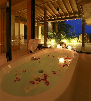 Deep Soaking Bathtub