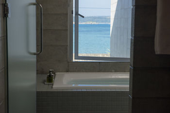 Deep Soaking Bathtub