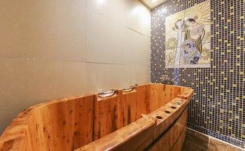 Deep Soaking Bathtub