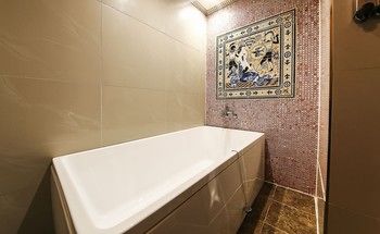 Deep Soaking Bathtub