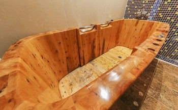 Deep Soaking Bathtub