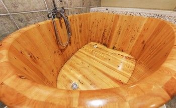 Deep Soaking Bathtub